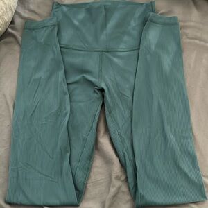 Like new- great condition teal lululemon leggings